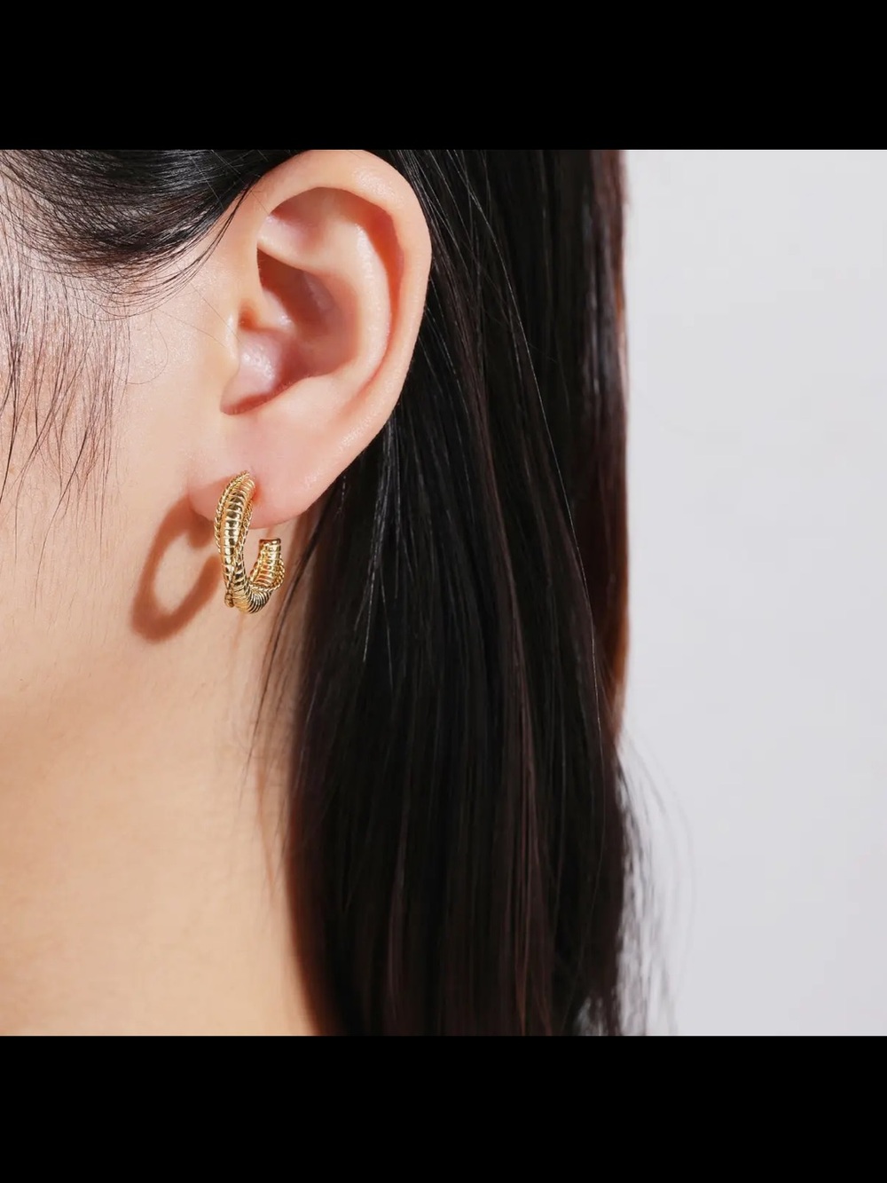Gold Twisted Hoop Earrings - Women Jewelry - Picture 3 of 6